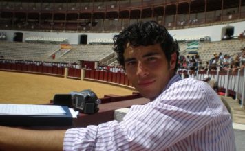 Jesús Díez Fini, atento a las nuevas tecnologías.